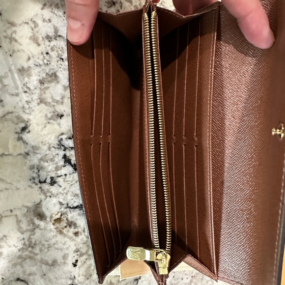 Authentic LOUIS VUITTON Sarah Wallet - Picture 3 of 5